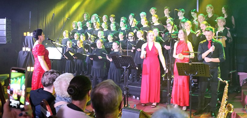 Od subtelnych ballad przez filmowe historie, aż po rockowe przeboje. A wszystko...