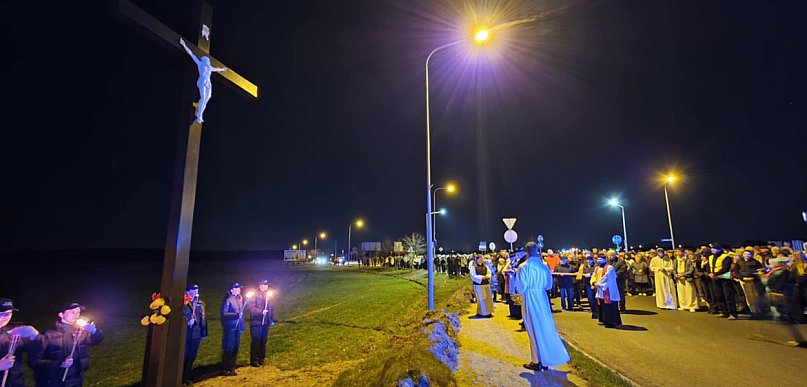 Wierni przeszli ulicami Gostynia. Na końcu wydarzyło się coś szczególnego