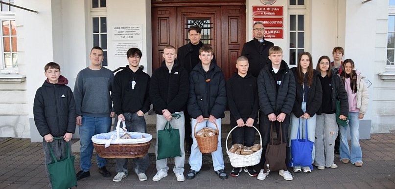 Cebulki na urodziny. Młodzi radni zachęcali do świętowania 748 rocznicy...