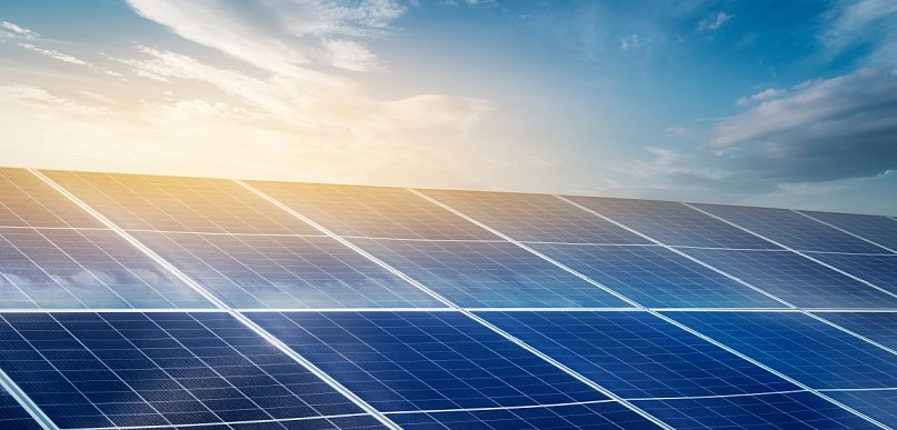 Jak sfinansować firmową instalację OZE bez angażowania środków własnych? Poradnik