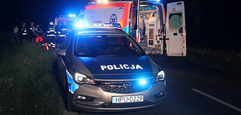 Wypadek na rondzie w Krobi. Widząc przed sobą ciężarówkę, wybrał mniejsze zło