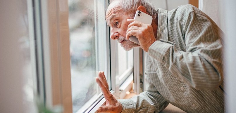 Kiedy zadzwoniła, było już za późno.  Jej 59-letni mąż dał się podejść jak dziecko