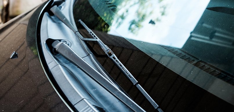 Mandat za wycieraczką? Wygląda wiarygodnie, ale to kolejna metoda oszustów