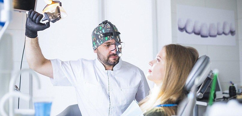 Czy każdy może mieć implant — przeciwwskazania, o których rzadko się mówi