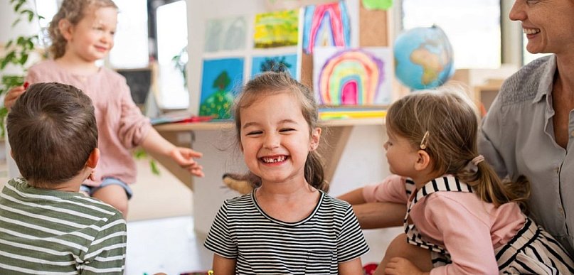 Praca z dziećmi jako sposób na stabilną karierę zawodową