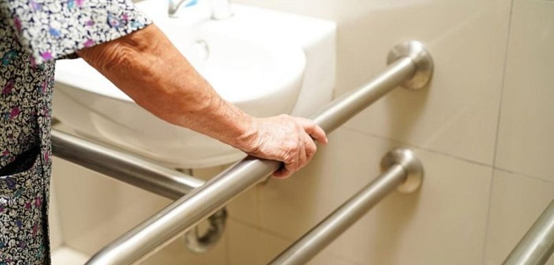 Poręcze do łazienki – gdzie je zamontować, by zwiększyć bezpieczeństwo?