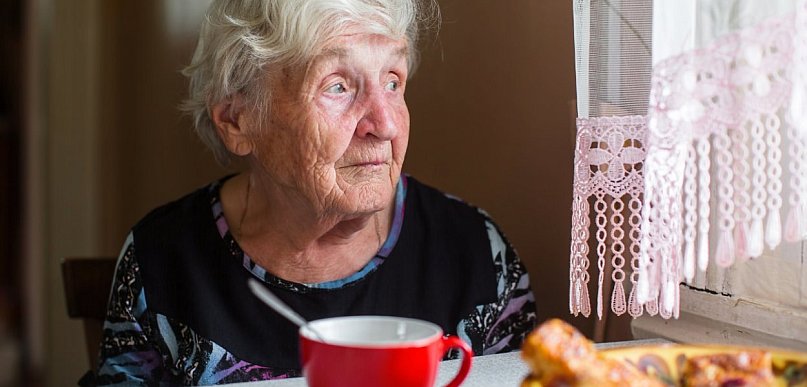 Nowe wsparcie dla seniorów. Chodzi o darmowe posiłki z dowozem do domu