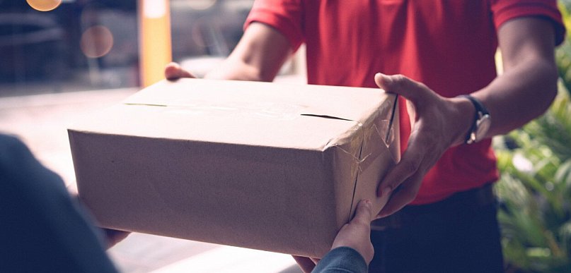 Odebrali przesyłkę w pośpiechu. Teraz sprawą zajmuje się gostyńska policja