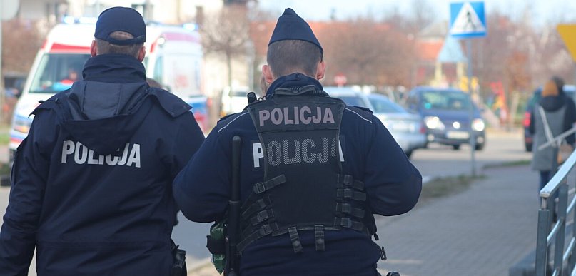 Chcieli zniknąć po kradzieży. Opis auta trafił do patroli. Tak wpadli...
