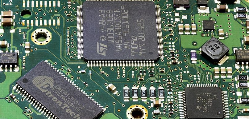 Jak są przetwarzane odpady elektroniczne w procesie recyklingu?