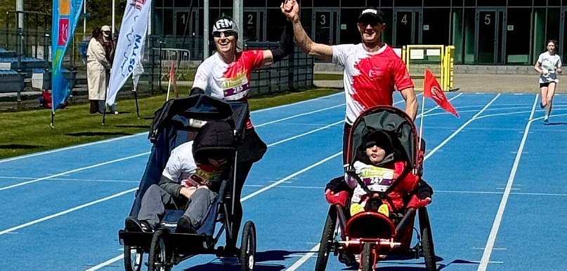 Siła współpracy na trasie. Uczniowie ruszyli do biegu