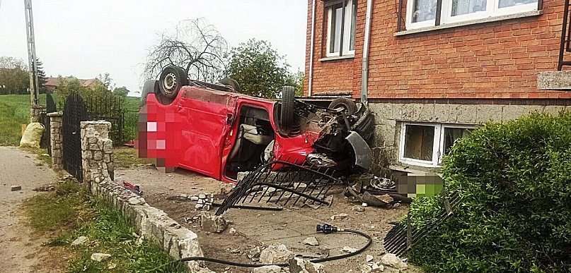 Zniszczone ogrodzenie to jego najmniejszy problem. Był kompletnie pijany