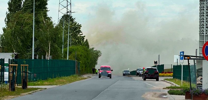 Pożar ma terenie centrum recyklingu. Gęsty dym widoczny był z daleka