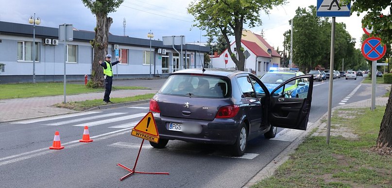 Przechodzili przez przejście dla pieszych. Wtedy wjechał w nich Peugeot...
