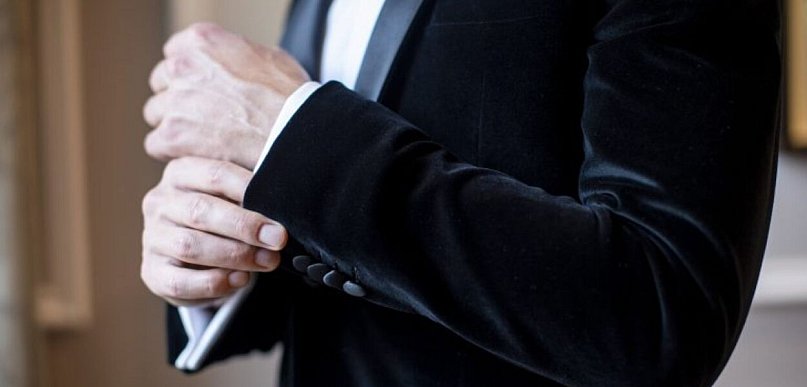 Ekskluzywne spinki do mankietów – detal, który definiuje męską elegancję