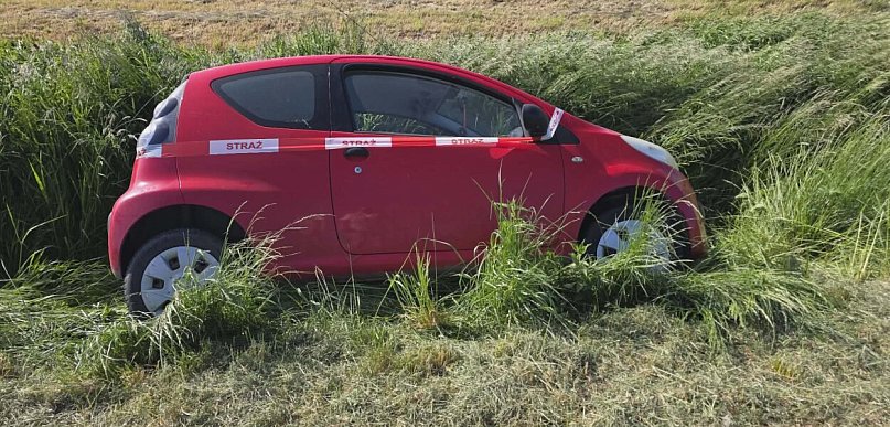Citroen w rowie, światła włączone, a kierowcy brak. Taką sytuację zastały...