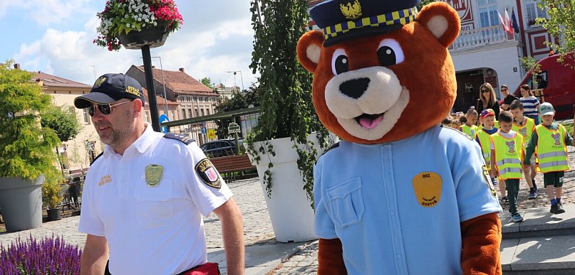 Nowy strażnik już w grafiku. Nie bierze wypłaty, ale... Na rynku zrobił furorę