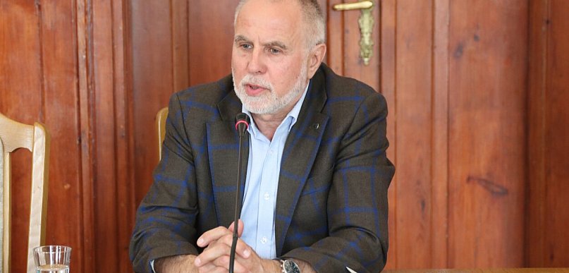 Kubły na szkło większe niż potrzeby? Uznali, że tak będzie lepiej. Ale dla kogo?