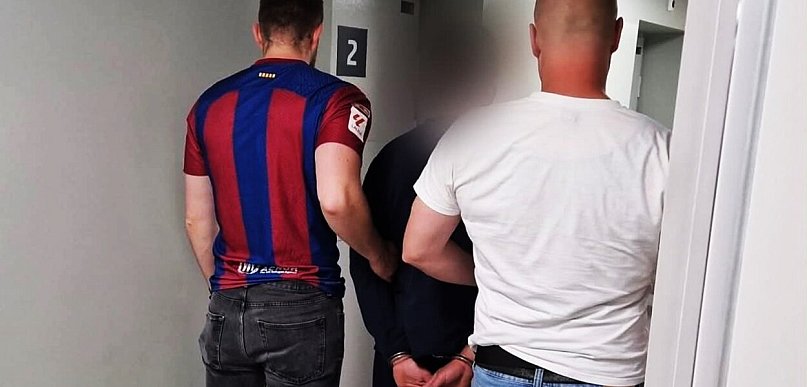 Szukała go policja, sądy, prokuratura. 42 -latek z Gostynia "bawił się w Czechach"