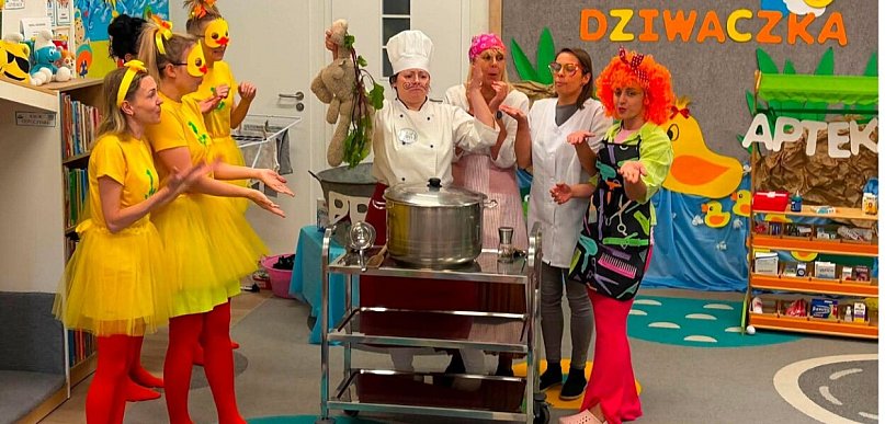 Dzieci były zachwycone. Nauczyciele przygotowali dla nich wyjątkowy spektakl