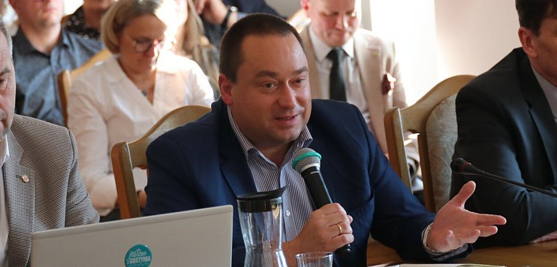 Motocykle dla gostyńskiej policji, auta dla strażaków. Gmina dokłada sporą kasę