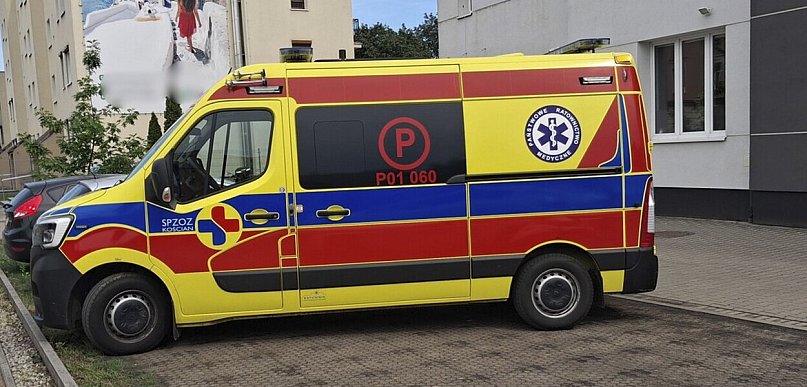 Wszedł do karetki i zaatakował ratownika. Po wytrzeźwieniu usłyszał zarzut