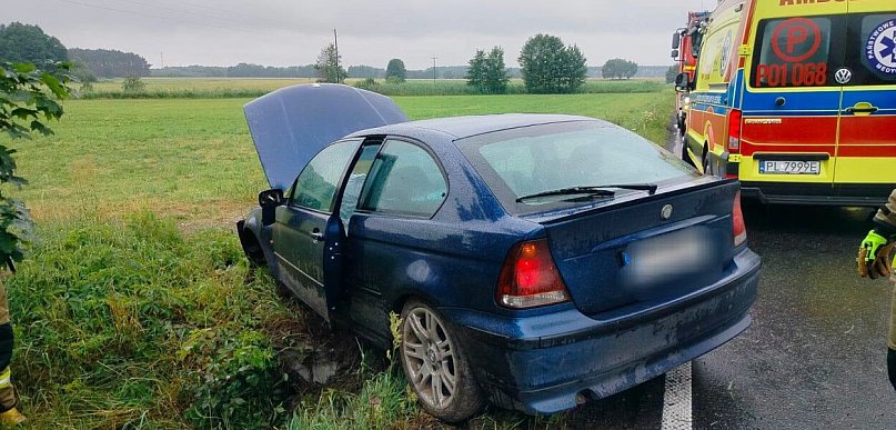 Deszcz, brawura i seria poważnych błędów. Kierowca BMW ma teraz duże kłopoty