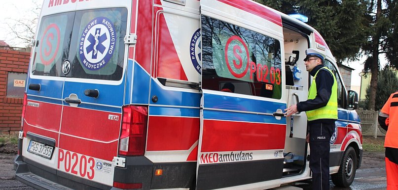 Samochód osobowy nagle zatrzymał się na jezdni. W środku rozgrywał się dramat
