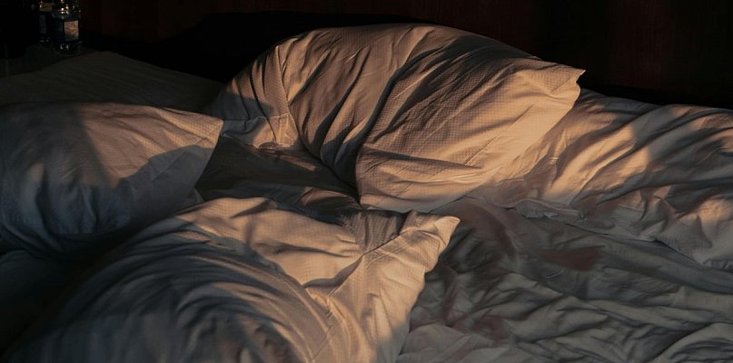 Śmierć w hotelowym pokoju. Ciało mężczyzny znaleziono za zamkniętymi... - 83592