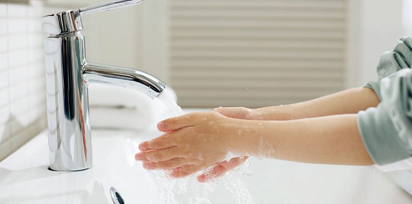 Lepiej wcześniej zaplanować poranne kąpiele. Z kranów poleci tylko lodowata woda - 85071