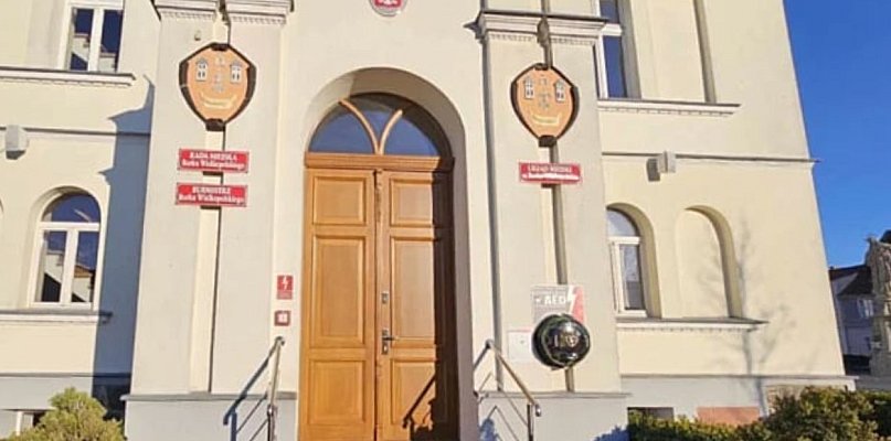 Długopis, notes, linijka i żeby starczyło do grudnia. Zwrócą im pieniądze, ale... - 85527