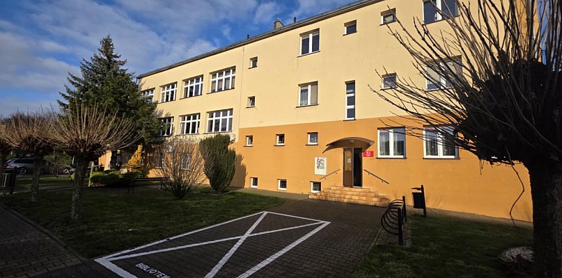 Negatywna opinia wstrzymała konkursy. Burmistrz gra va banque i cały czas czeka - 85626