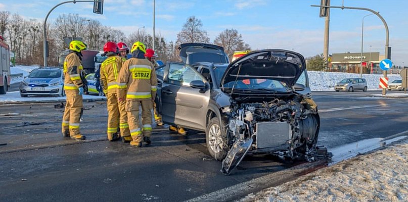 Mieszkaniec naszego powiatu miał dużo szczęścia. W jego auto wjechała 76-latka - 86524
