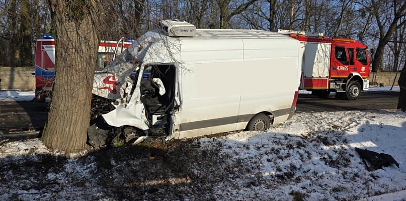 Poważny wypadek w Szelejewie Drugim! Kierowca zakleszczony w aucie... - 86515