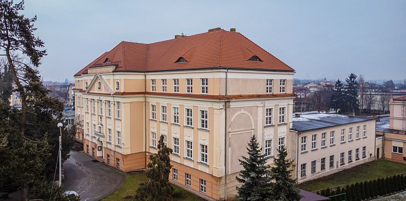 Zimny kubeł dla liceum. Za to te szkoły udowadniają, że można być w czołówce - 86761