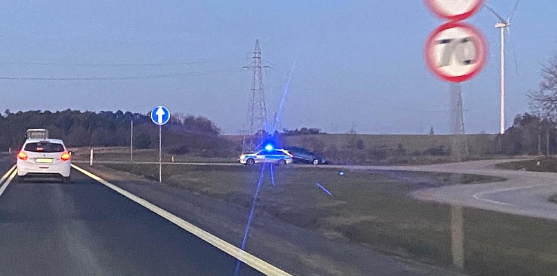 Auto wylądowało na poboczu obwodnicy DW434. Za kierownicą siedziała 25-latka - 86959