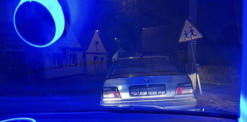 Załapał się jako pierwszy? Drogowy popis skończył się marnie dla 22-latka w BMW