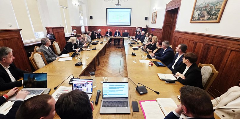 Chaos na drogach, a dyskusji brak. Tylko jedna radna przypomniała, czego chcą...