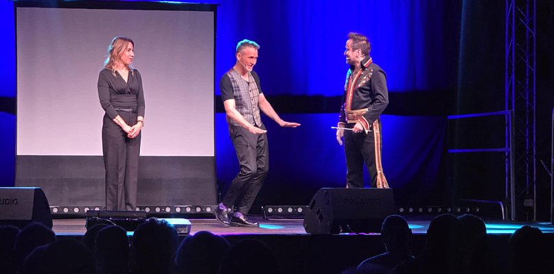 Nie było grzecznie ani sztywno. Formacja Chatelet nie oszczędzała nikogo
