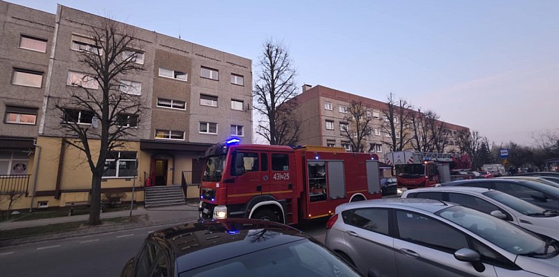 Pożar mieszkania na Górnej w Gostyniu. Strażaków wezwali sąsiedzi. Straty są...