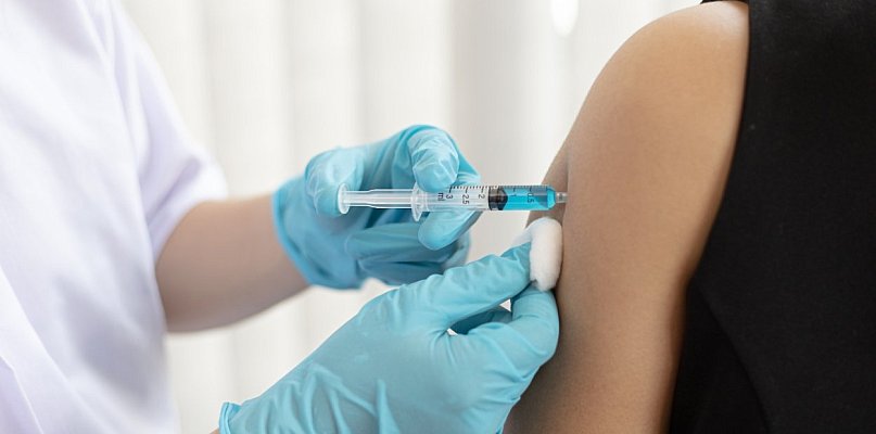 Samorządy pod presją. Do urzędów trafiają petycje przeciwko szczepieniom HPV