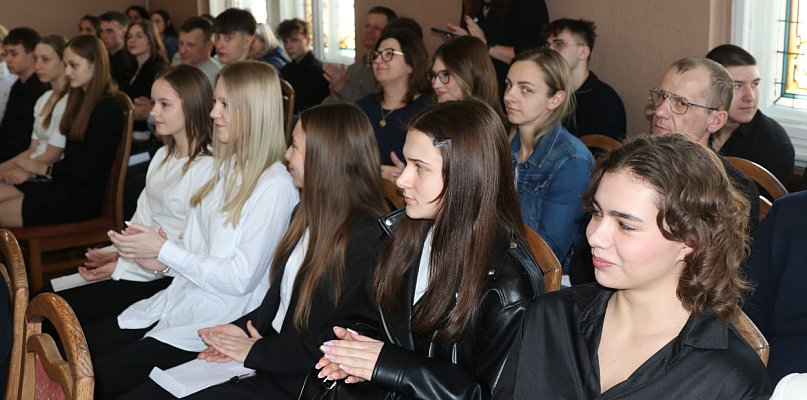 Rekordowe rozdanie w starostwie. Po 2 tysiące złotych na osobę, ale nie od razu