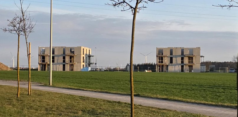 Bloki rosną, a gmina szykuje nabór. Wiadomo, kto będzie miał większe szanse