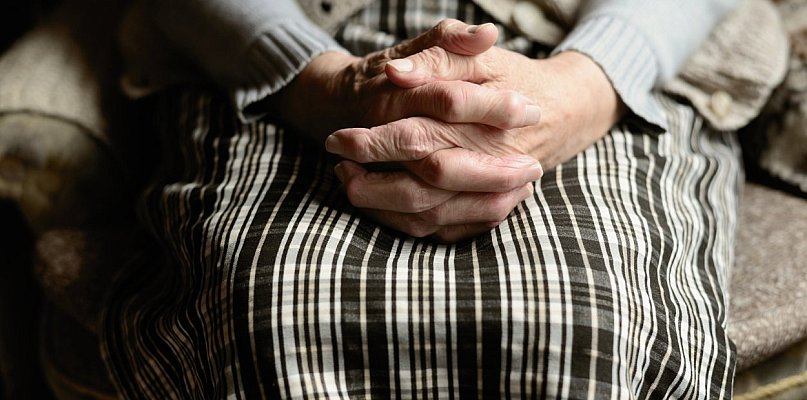 Nowe wsparcie dla seniorów. Chodzi o darmowe posiłki z dowozem do domu