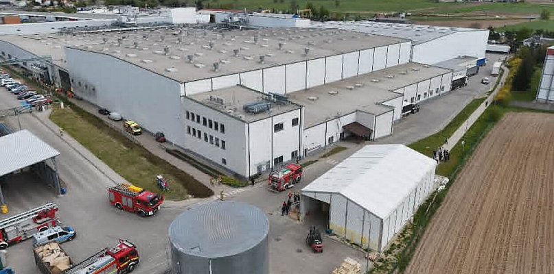 Groźne zdarzenie w firmie pod Gostyniem. Zgłoszenie mówiło o wybuchu na hali