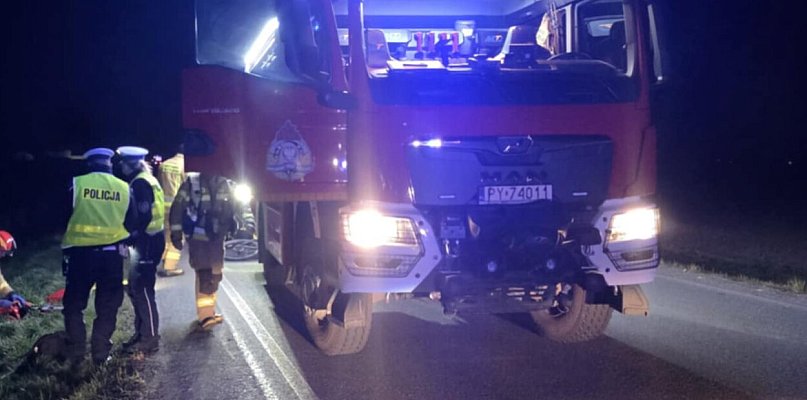 BMW uderzyło w drzewo. W środku było ciało. Śledczy mówią, że to nie wypadek