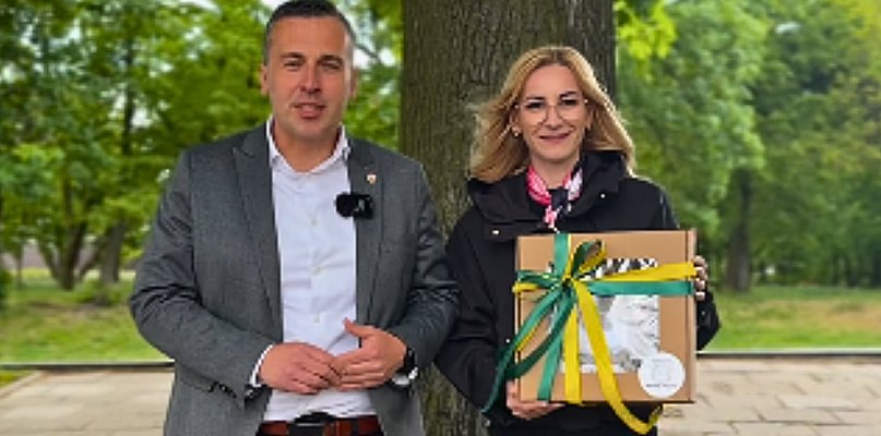 Nie każdy prezent musi być wielki. Ten ma mieć inne znaczenie. Na dobry ...