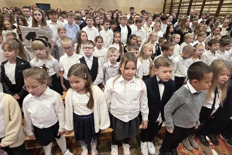 Nadanie sztandaru w SP3 w Gostyniu