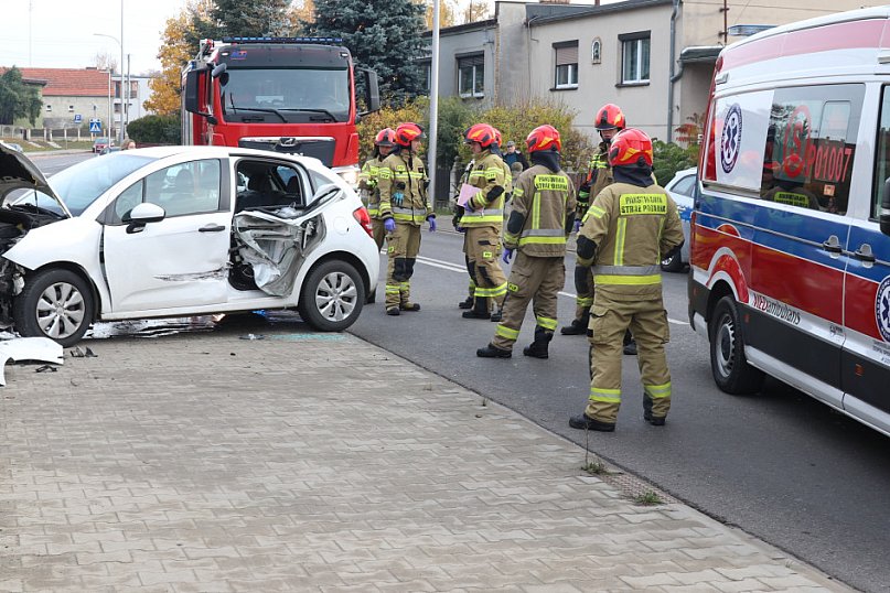 Zderzenie dwóch samochodów w miejscowości Brzezie