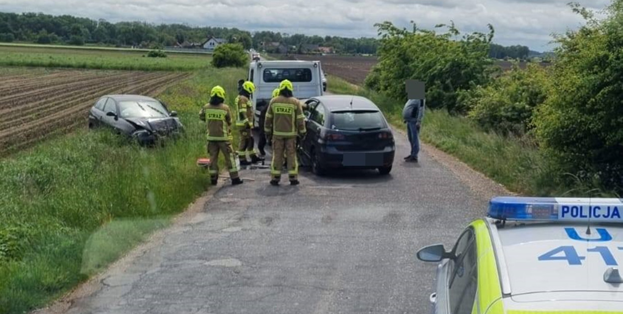 Chwile grozy pomiędzy Chwałkowem a Potarzycą! Dwa auta i mnóstwo szkód